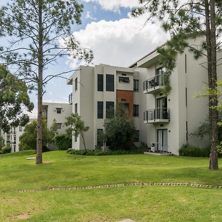 Modern Apartment In A Secure Golf Estate.Wifi Roodepoort Extérieur photo