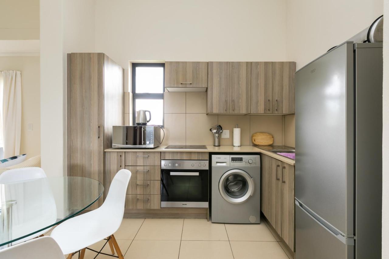 Modern Apartment In A Secure Golf Estate.Wifi Roodepoort Extérieur photo
